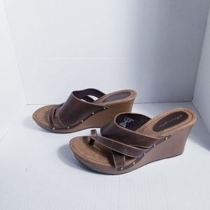 MELROSE AVE BROWN WEDGED SANDALS SIZE 9.5